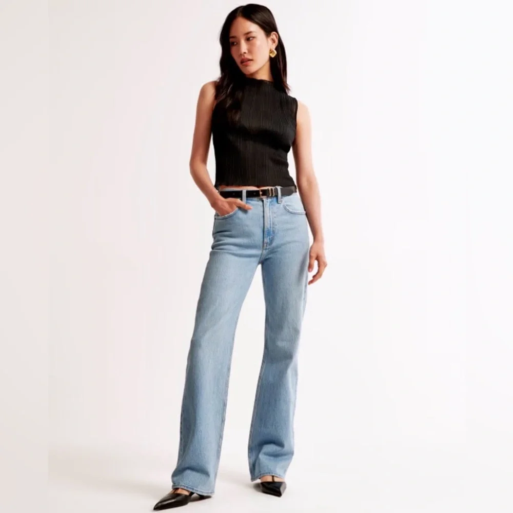 Abercrombie High Rise 90s Relaxed Jeans 33 NWT Light Wash Straight Denim - Picture 1 of 10